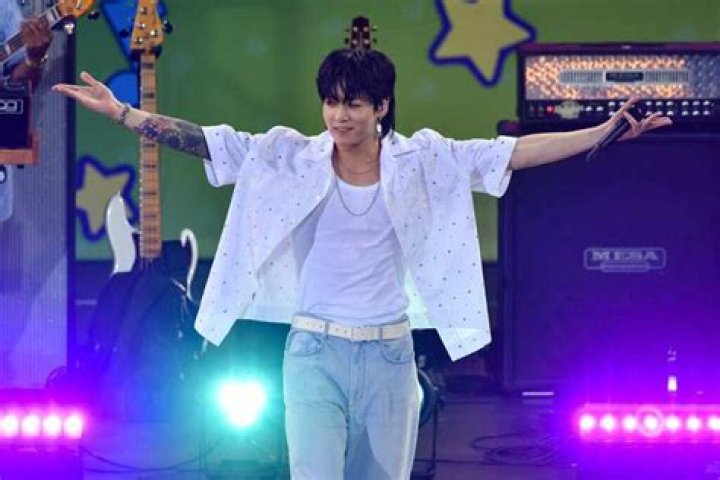 20 hottest K-pop guys rocking the industry right now
