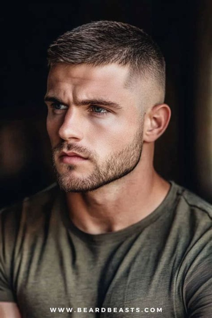 8 Best Military Haircuts For Men [2021 Edition]