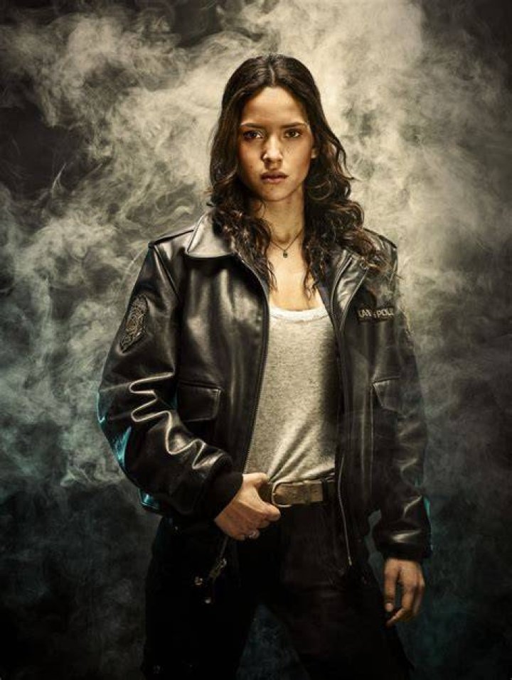 Adria Arjona in Emerald City 