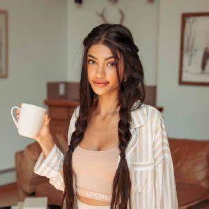 Alanna Pandey Wiki, Biography, Age, Height, Weight, Boyfriend, Family