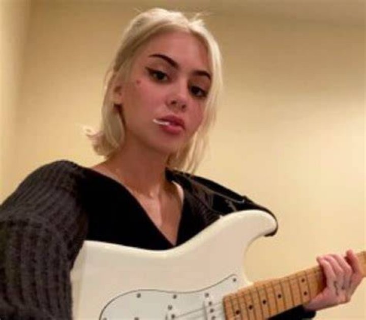 Almondmilkhunni Wiki, Age, Bio, Boyfriend, Height, Net Worth, Family