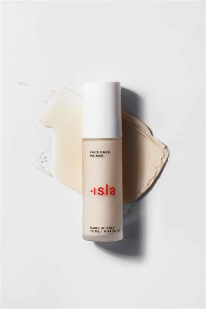 An Isla Beauty Routine To Restore Your Skin Barrier