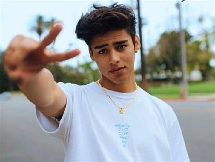 Andrew Davila Biography, Age, Height, Girlfriend, Net Worth Wealthy Spy