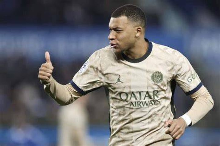 Are Mbapp&eacute;'s parents still together?