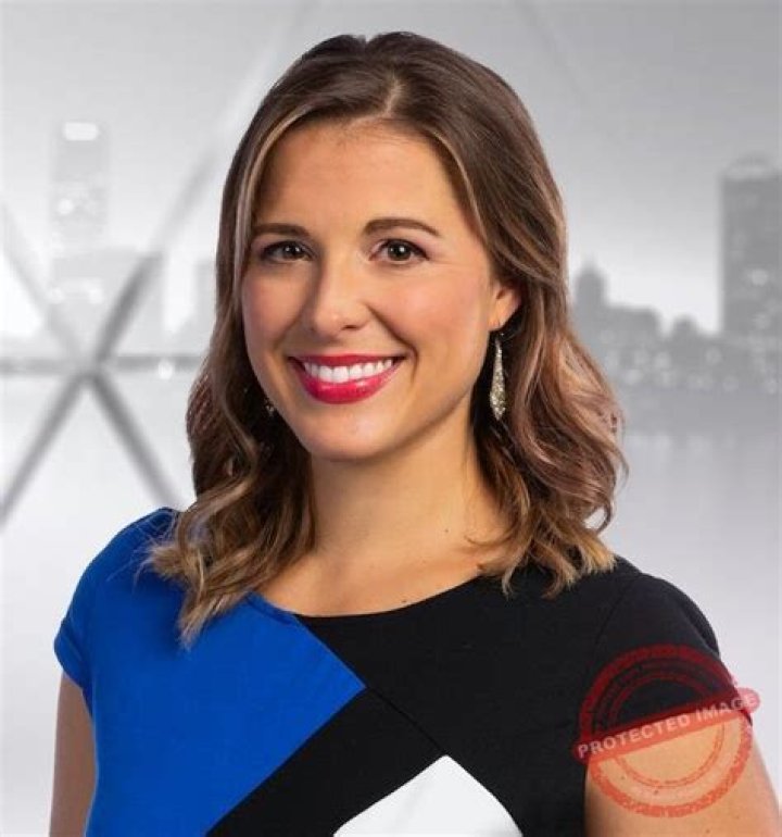 Ashley Ryan Fox 31, Bio, Wiki, Age, Height, Husband, Salary, and Net Worth