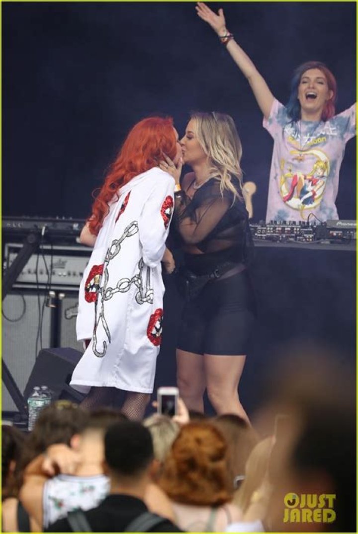 Bella Thorne, Tana Mongeau Kiss on Snapchat Pics