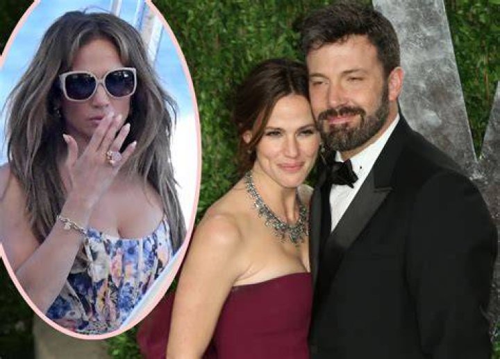 Ben Affleck & Jennifer Garner&rsquo;s Daughter Violet Is Mom&rsquo;s MiniMe Posing