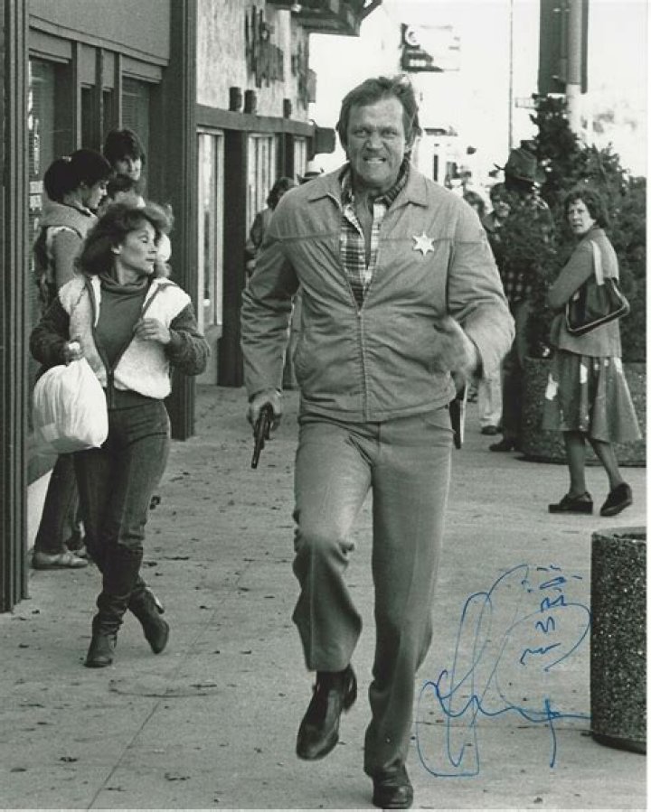 Bo Svenson Height