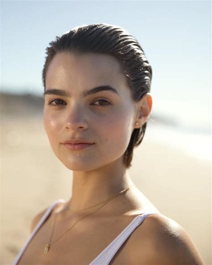 Brianna Hildebrand Bio, Is She Lesbian?, Girlfriend, Untold Truth & Life