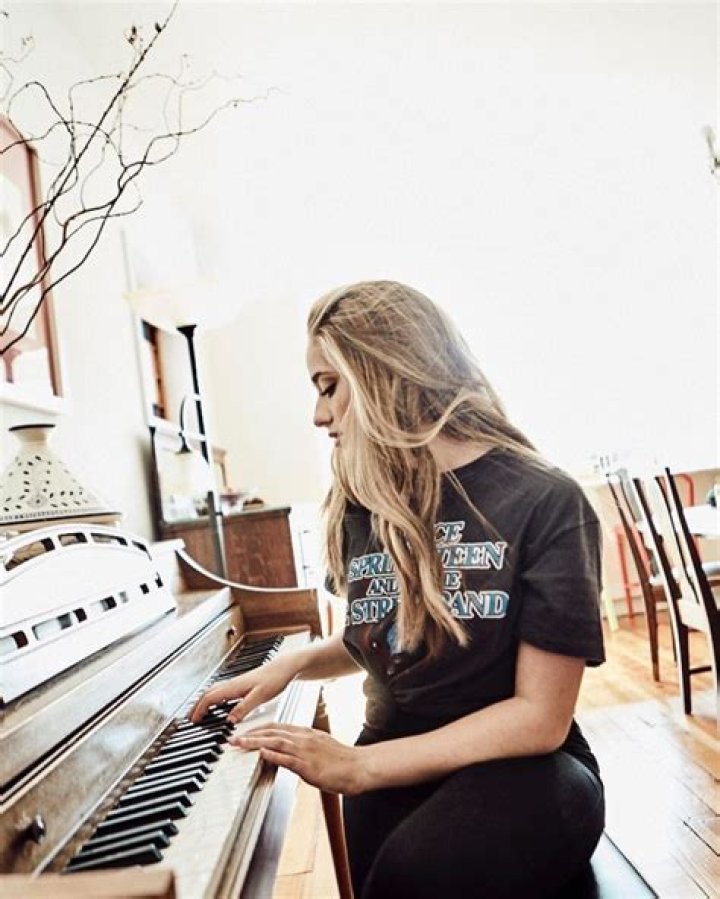 Brynn Cartelli – Biography, Facts & Life Story