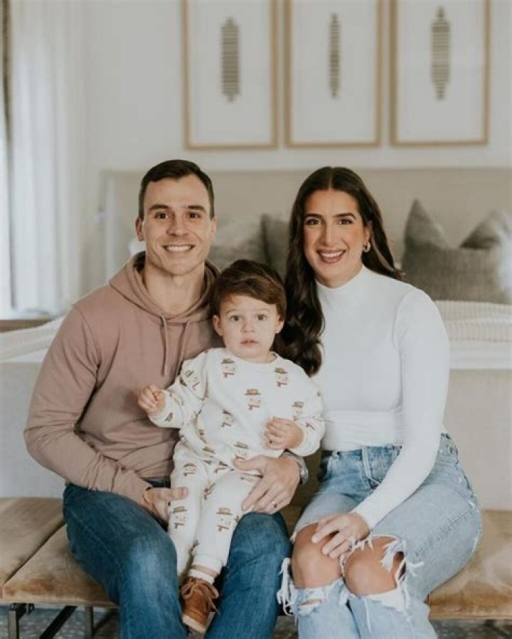 Camila Coelho Youtube, Makeup, Bio, Wiki, Age, Husband, And Net Worth