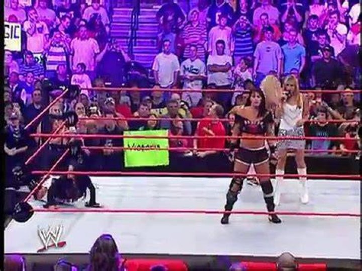 Candice Michelle vs Victoria