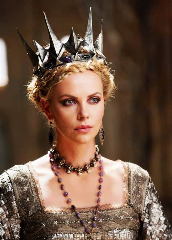 Charlize Theron as Red Queen in Alice In Wonderland (2020)