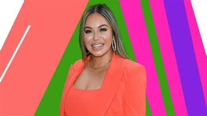 Chiquis cambia de look y recibe reconocimiento especial