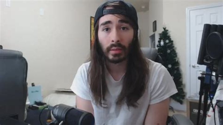 Cr1TiKaL (Penguinz0) Biography Height, Age, Net Worth, Girlfriend