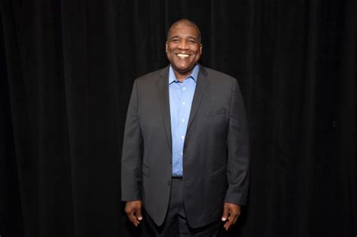 Curt Menefee NFL, Bio, Wiki, Age, Height, Wife, Salary, and Net Worth