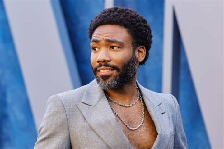 Donald Glover anuncia produ&ccedil;&atilde;o de s&eacute;rie baseada no filme 'Sr. e Sra