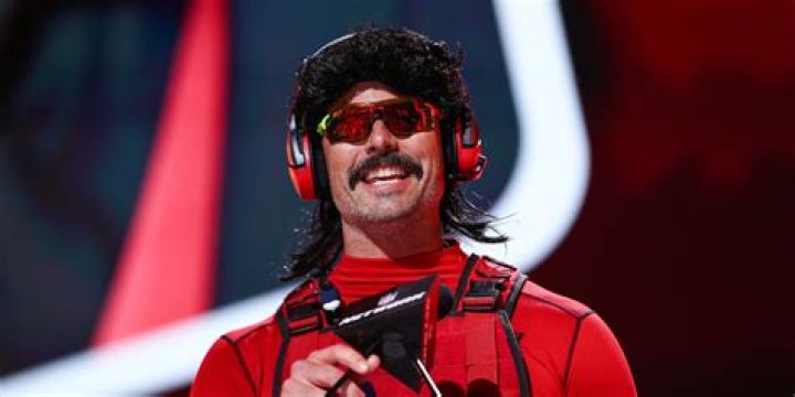 Dr Disrespect Alles &uuml;ber den Streamer Guy Beahm Karriere, Famile und
