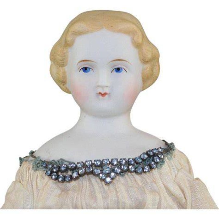 Early Parian China Doll Head With Earrings China dolls, Doll head