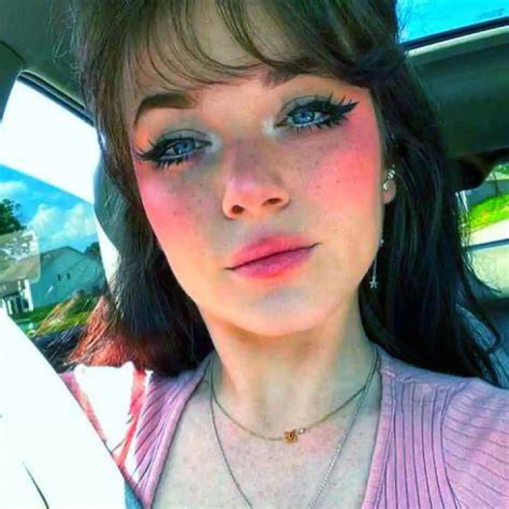 Emily Lynne (Actress) Age, Height, Weight, Wiki, Biography, Husband