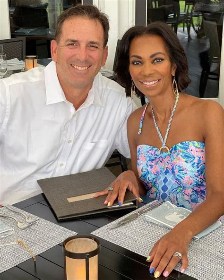 Eric Weglarz WMUR, Bio, Age, Height, Married, Salary, and Net Worth