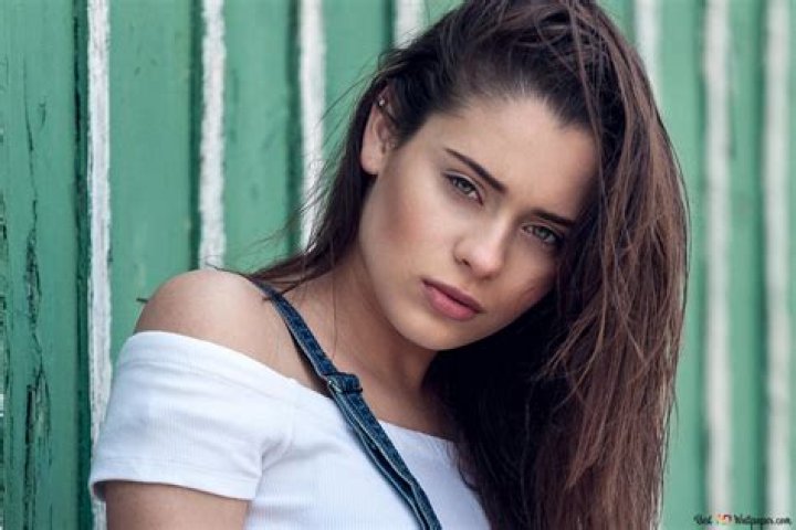 Famous Portuguese Actress - Super Stars Bio