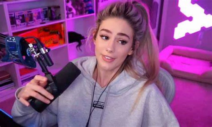 Female twitch streamers