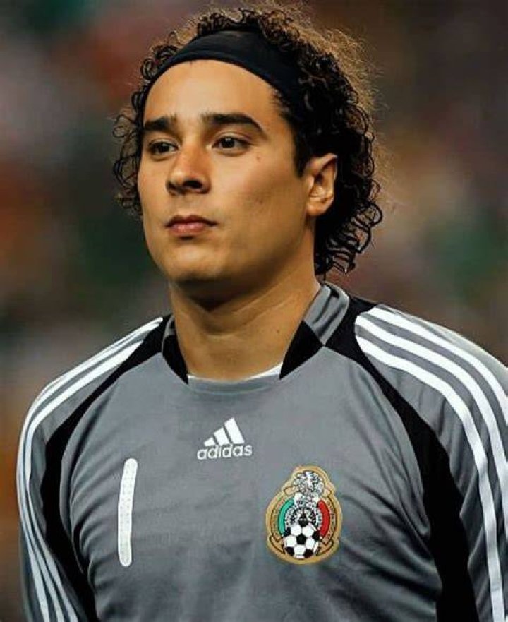 Guillermo Ochoa Biography, Age, Height, Wife, Salary, Net Worth, Bio