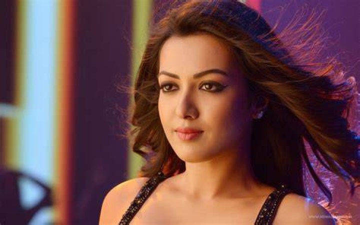 High Quality Bollywood Celebrity Pictures Super Sexy Asian Bikini