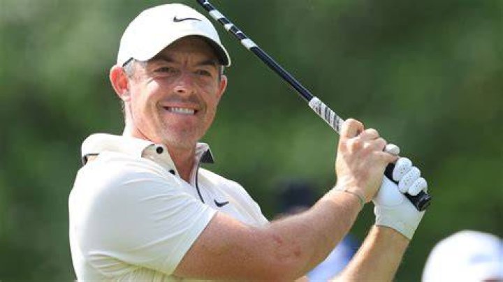How much does Rory McIlroy make a year?