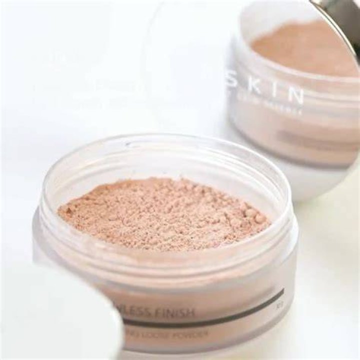 Introducing our NEW Flawless Finish Perfecting Loose Powder. 🤩 A