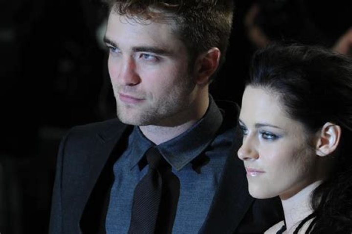Is Kristen Stewart Cheating On Robert Pattinson?