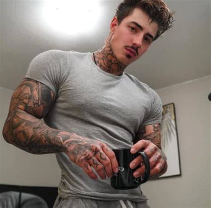 Jakipz The Top Male Model on Onlyfans! Find HIM on FindrFans jakipz
