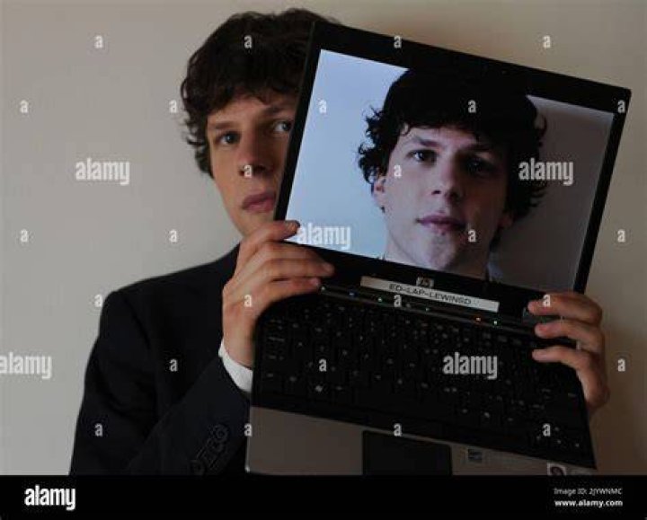 Jesse Eisenberg's girlfriend Anna Strout is pregnant with their first