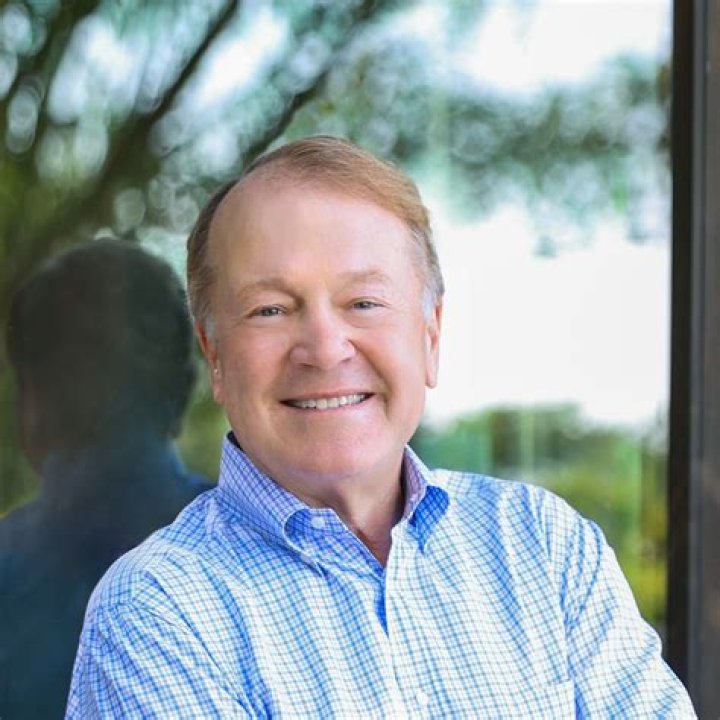 John Chambers Cisco, Bio, Wiki, Age, Wife, Education, and Net Worth