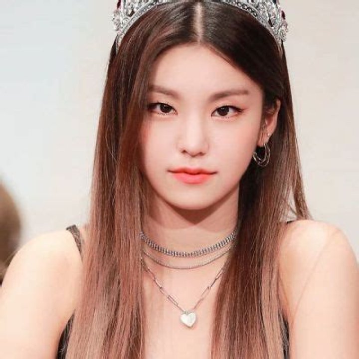 Kim Yeji Bio, Age (2023), Height, Bf, Family, Facts, Wiki