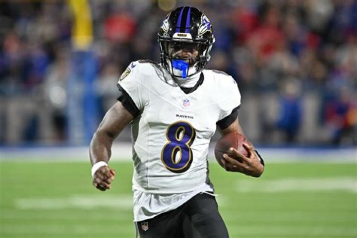 Lamar Jackson's height, contract, stats, injury, girlfriend, net worth 2022