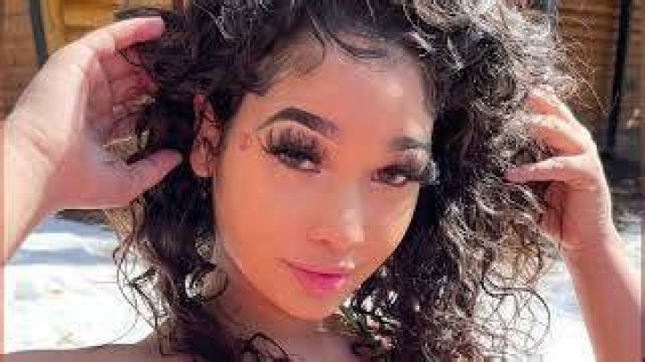 Lexi2legit Biography Wiki Facts Plus Size Curvy Model Lifestyle