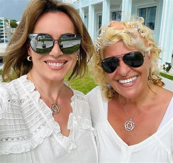 Lisa Robertson QVC, Bio, Wiki, Age, Husband, Shop, Jewelry, and Net Worth