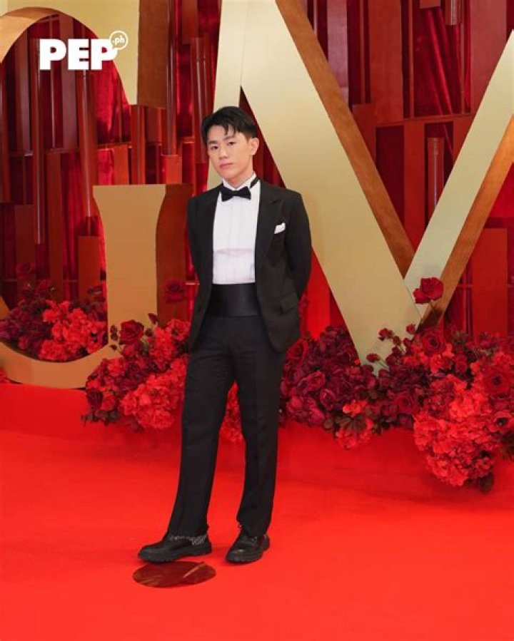 Lyrics & Translations of 'di Namalayan by Benedict Cua