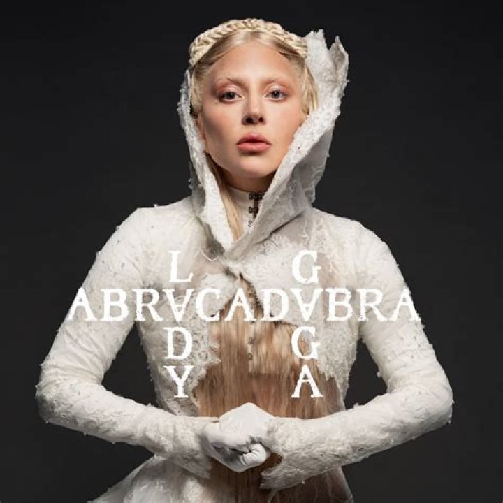 Lyrics & Translations of Abracadabra by Qveen Herby