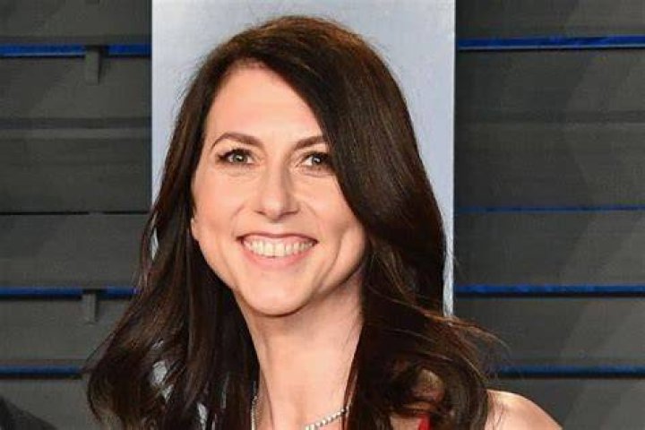 MacKenzie Scott Biography, Age, Wiki, Height, Weight, Boyfriend, Family