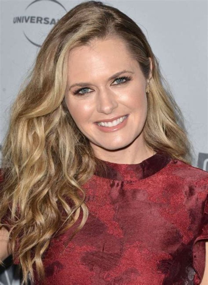 Maggie Lawson – Biography, Facts & Life Story