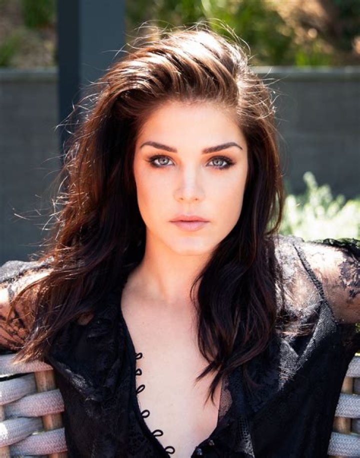 Marie Avgeropoulos – Biography, Facts & Life Story