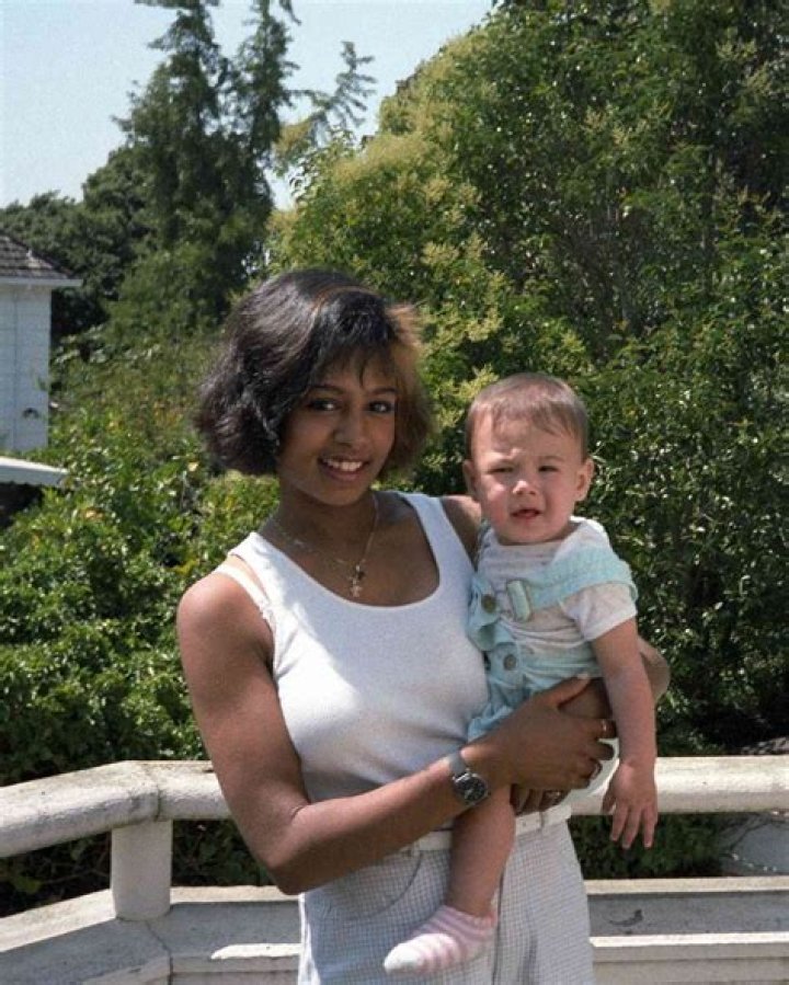 Meena Harris (Kamala Harris’ Niece) Bio, Wiki, Age, Height, Biological Father, Husband, Phenomenal Woman, and Net Worth