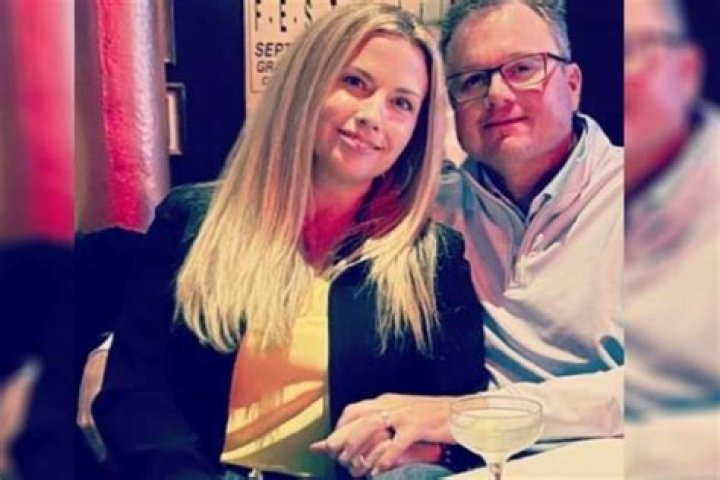 
Meet Carole Krumenacher – Photos Of Bob Costas’ Ex-Wife, Were Married For 18 Years
