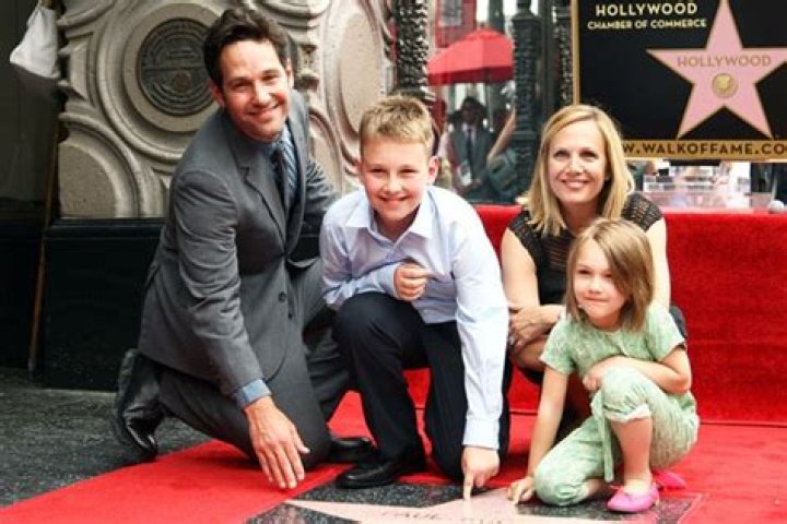 
Meet Julie Yaeger – Paul Rudd’s Wife and Mother To His Two Children
