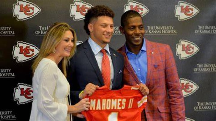 Meet Patrick Mahomes parents, Pat Mahomes and Randi Martin