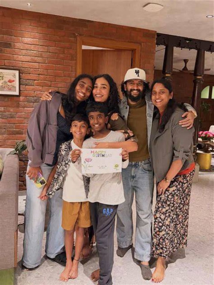 Nani celebrates birthday with wife Anjana, Fahadh Faasil, Nazriya and