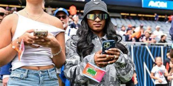 NFL Fans Obsessed With Simone Biles' Outfit On Sunday The Spun